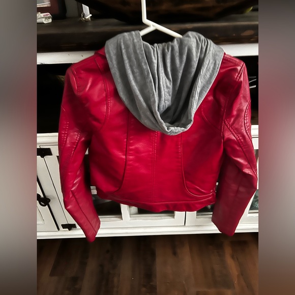 Red leather jacket - Picture 2 of 3